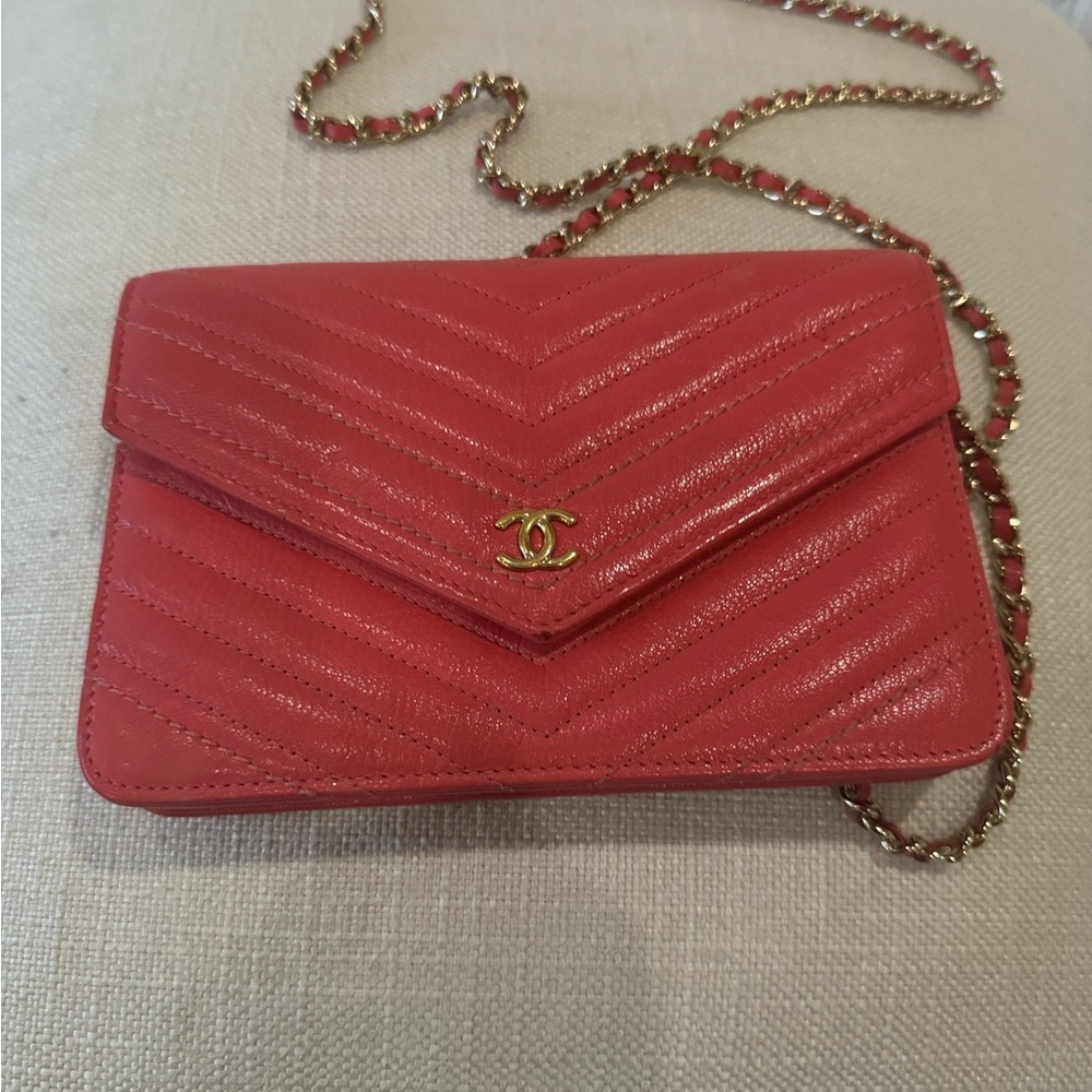 Chanel wallet on chain